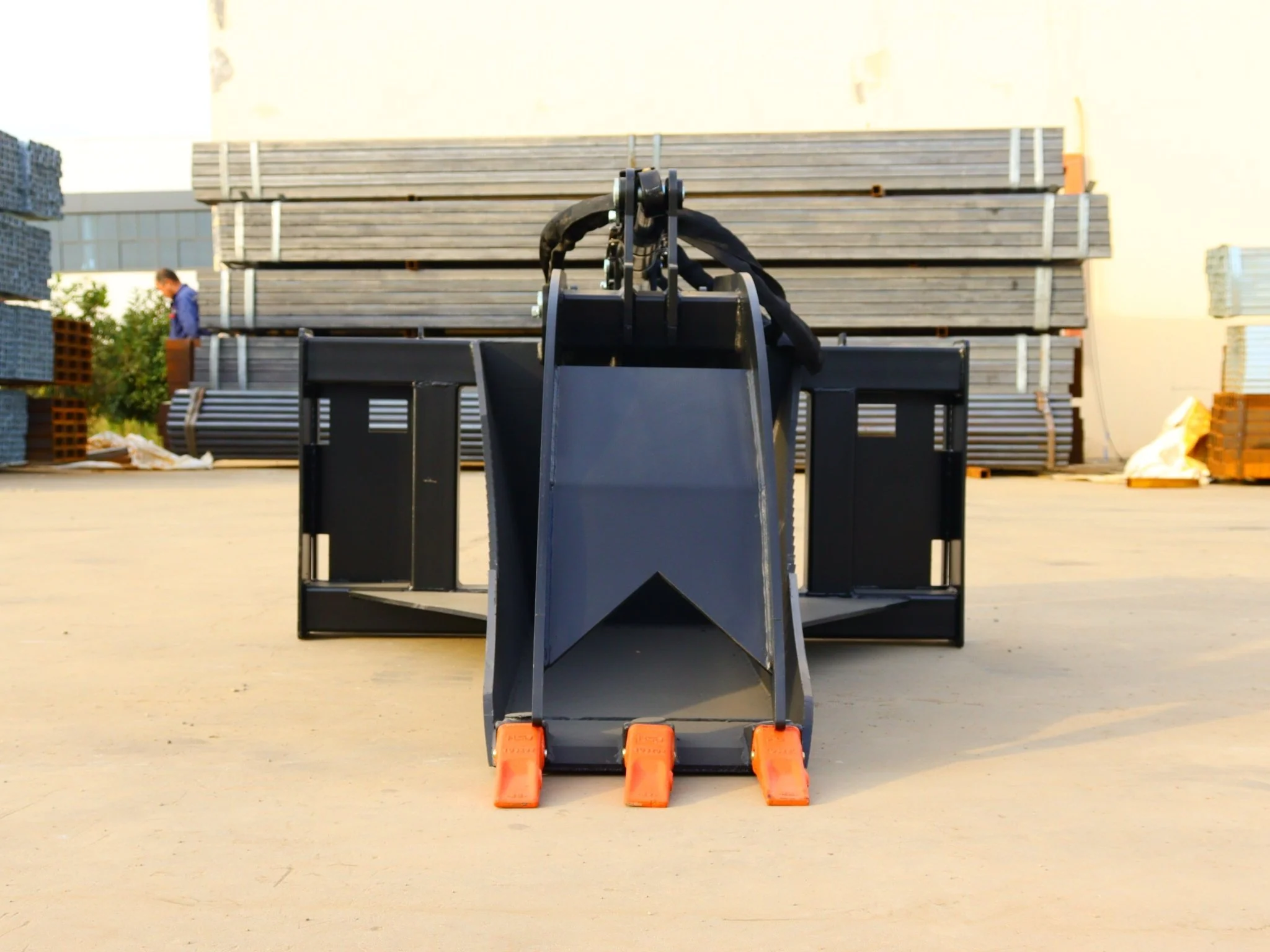 Heavy-Duty Skid Steer Hydraulic Stump Bucket Grapple for Tree and Root Removal SU12026 - Image 7
