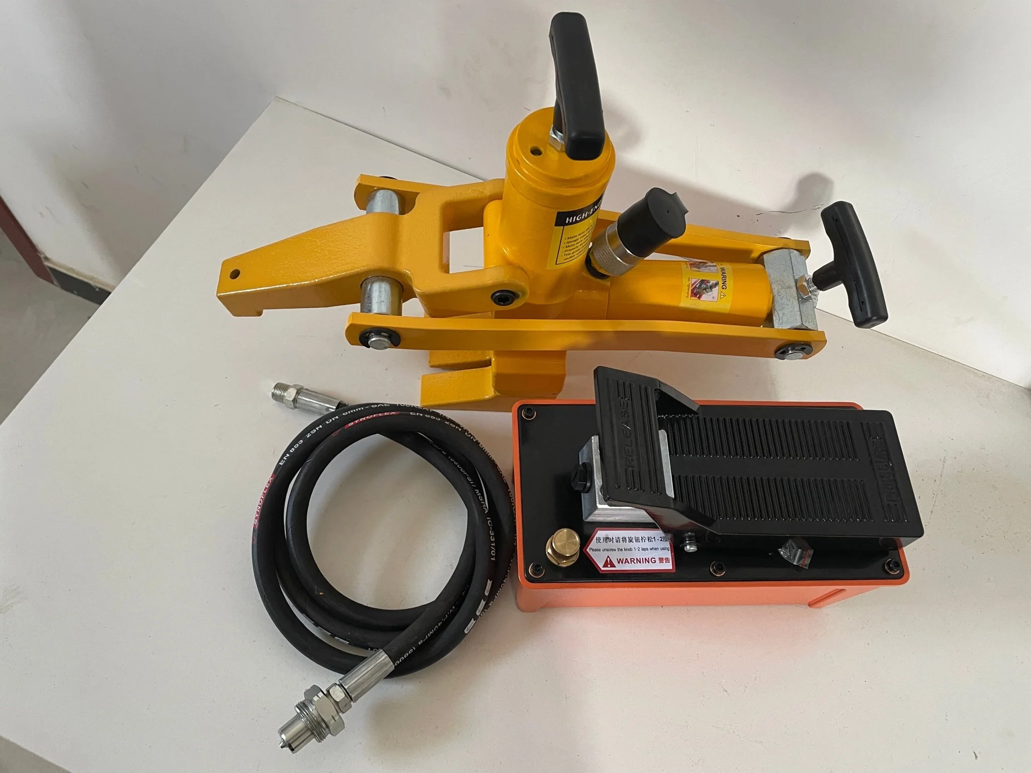 Heavy-Duty Truck & Ag Tire Hydraulic Bead Breaker Kit with 10,000 PSI Foot Pump – SKU: S1181 - Image 5