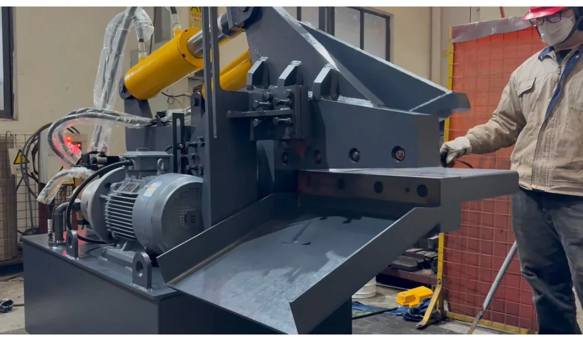 Industrial Hydraulic Metal Shear 225,000 lb Cutting Force 24 in Blade 15 HP