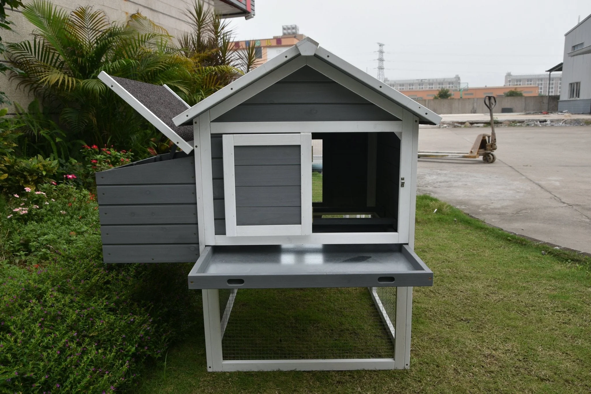 Large Walk-In Wooden Chicken Coop – Durable Outdoor Hen House P0798 - Image 4