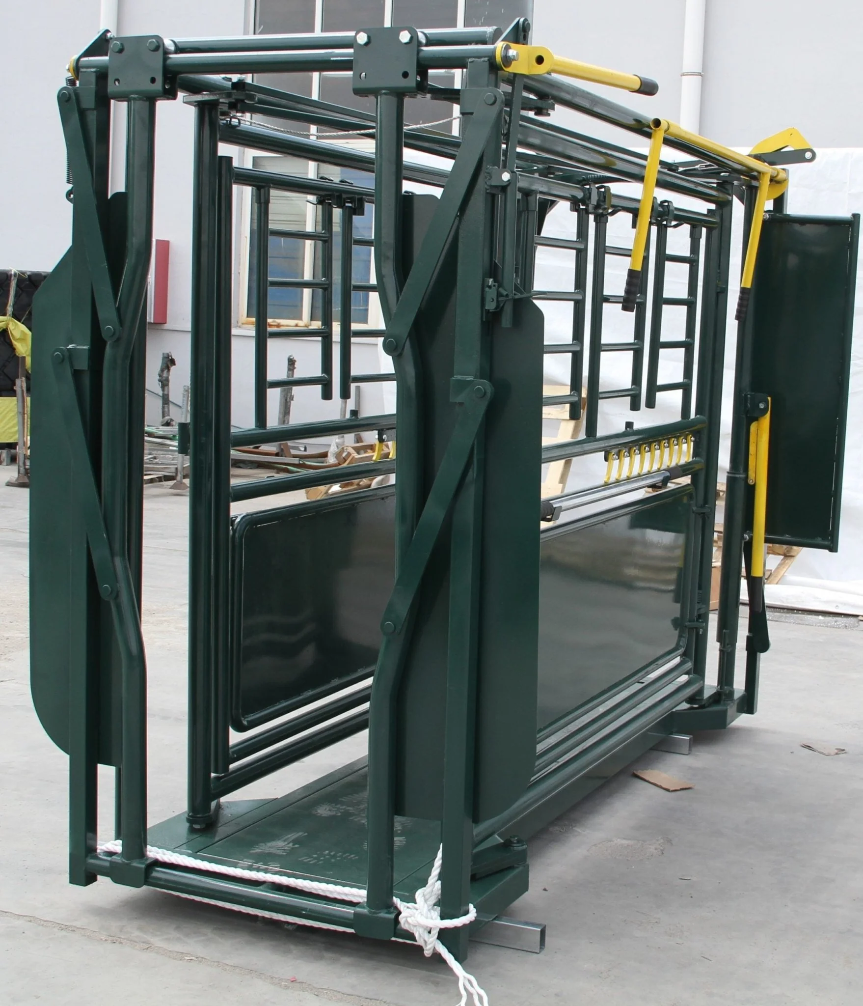 Livestock Cattle Squeeze Chute with Head Gate Cattle Handling System