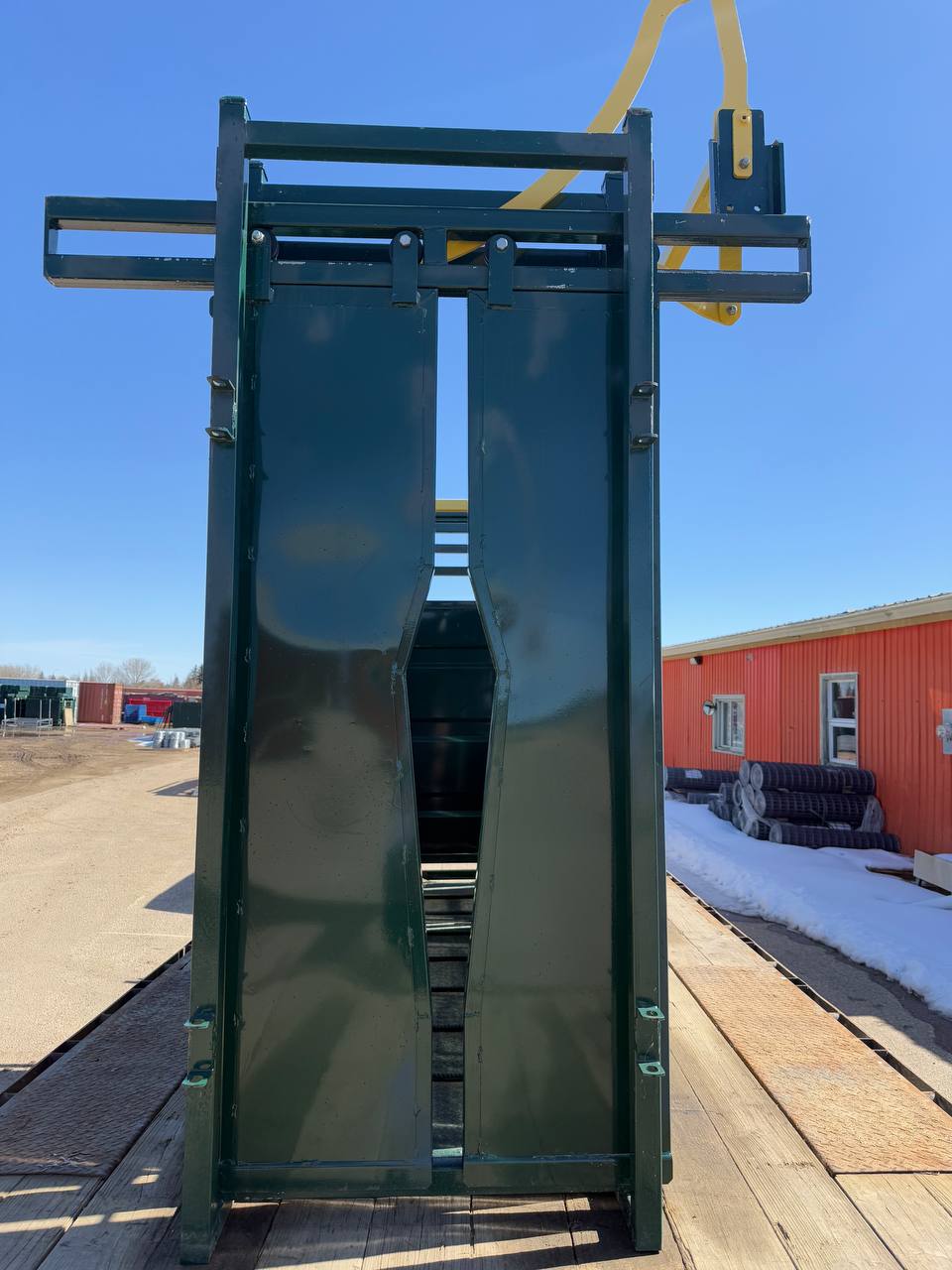 Livestock Cattle Squeeze Chute with Head Gate Cattle Handling System - Image 3