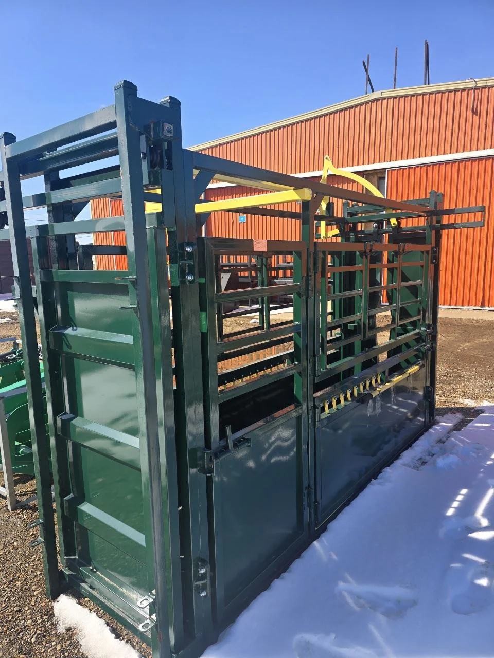 Livestock Cattle Squeeze Chute with Head Gate Cattle Handling System - Image 6