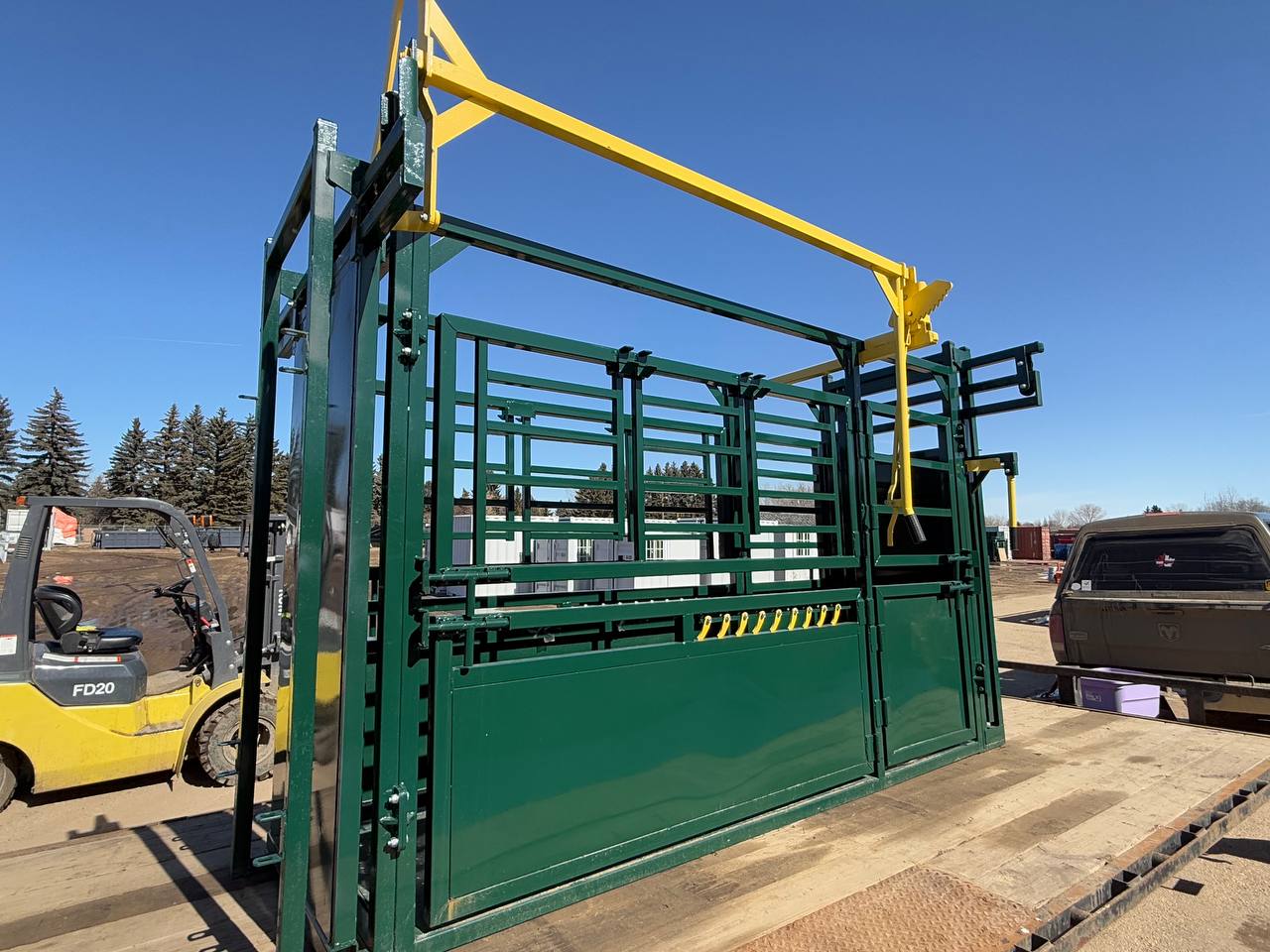Livestock Cattle Squeeze Chute with Head Gate Cattle Handling System - Image 8