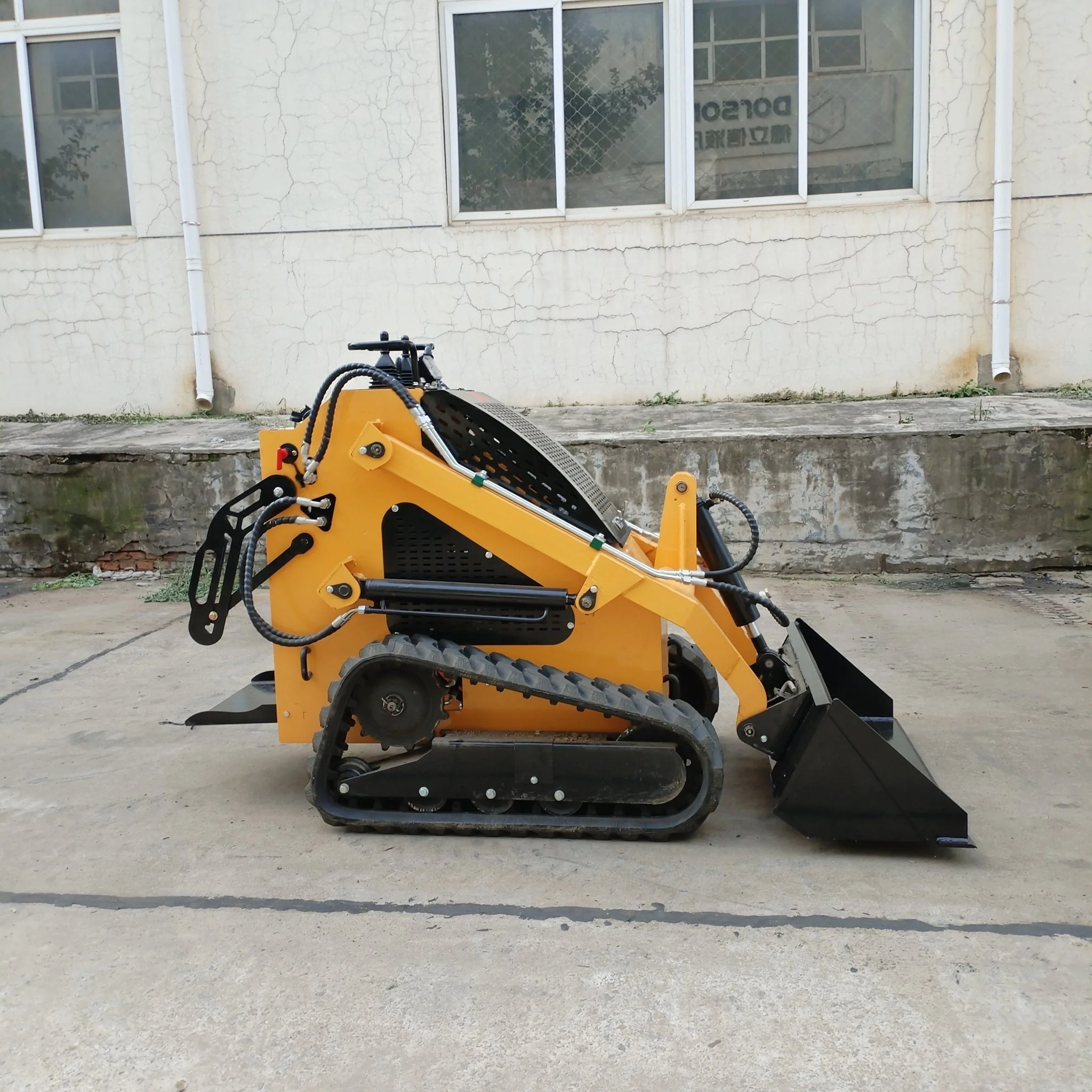 Mini Skid Steer Tracked Compact Loader – Heavy-Duty T380 & T460 Models for Construction & Landscaping - Image 6