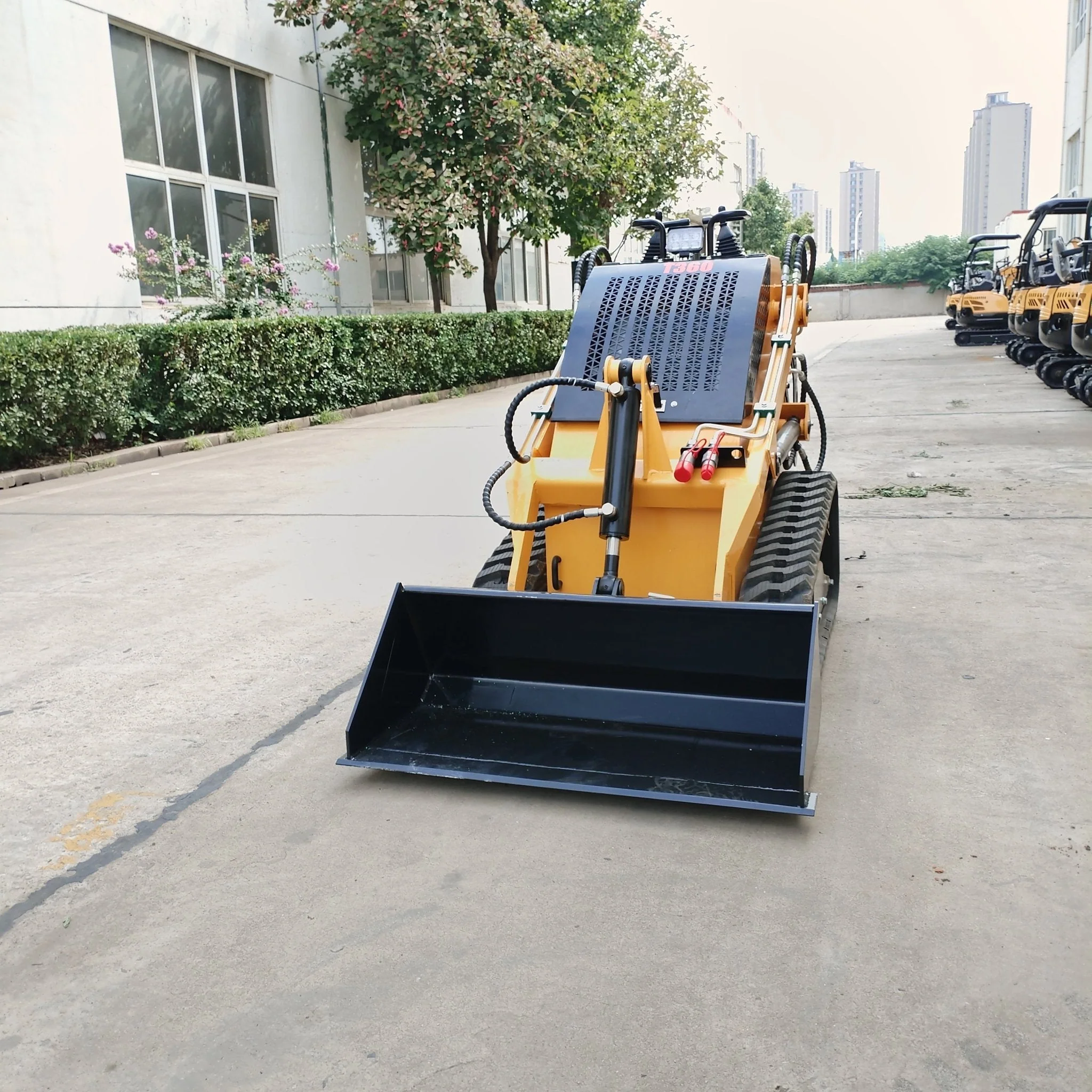 Mini Skid Steer Tracked Compact Loader – Heavy-Duty T380 & T460 Models for Construction & Landscaping - Image 7