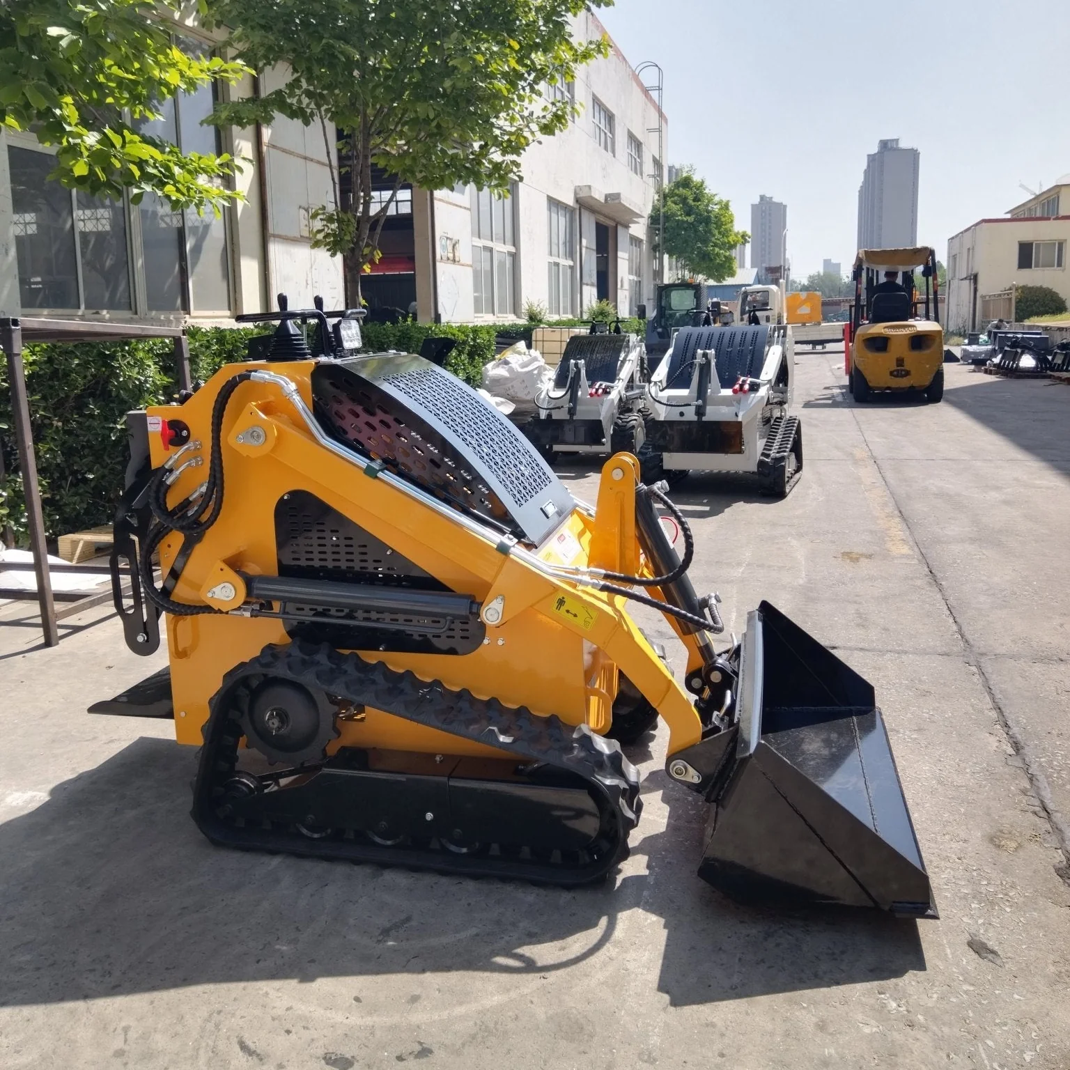 Mini Skid Steer Tracked Compact Loader – Heavy-Duty T380 & T460 Models for Construction & Landscaping - Image 9