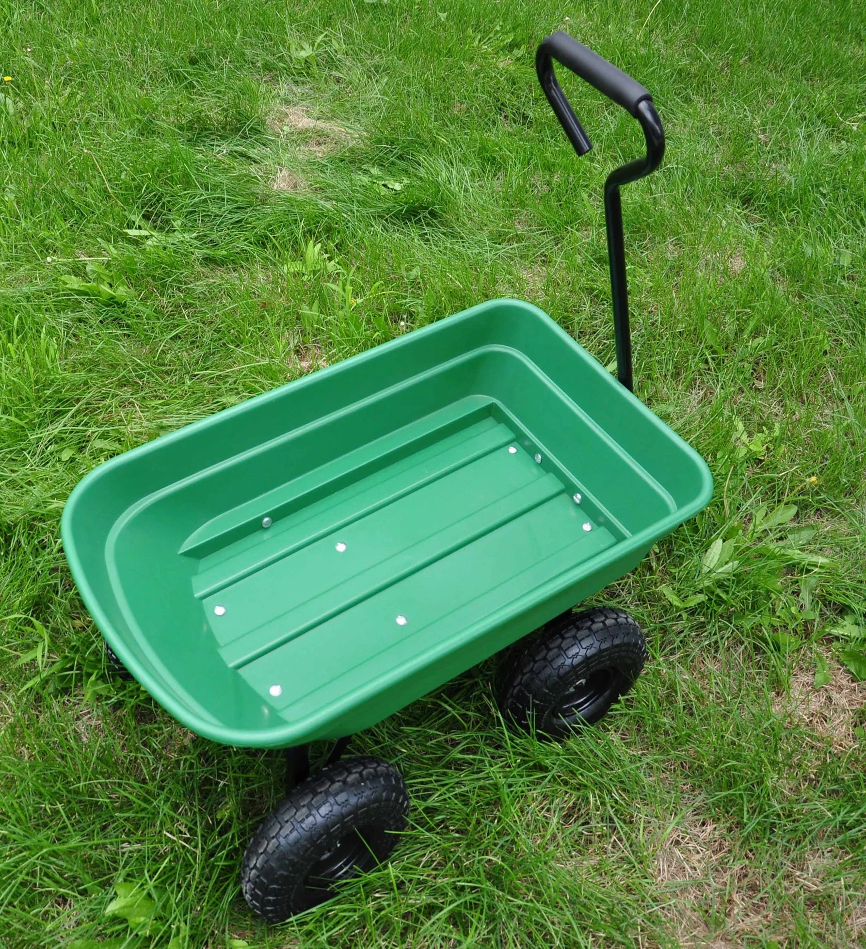650 LB Plastic Garden Dump Wagon Cart – Rust-Resistant Poly Bed & 10" Pneumatic Tires - Image 4