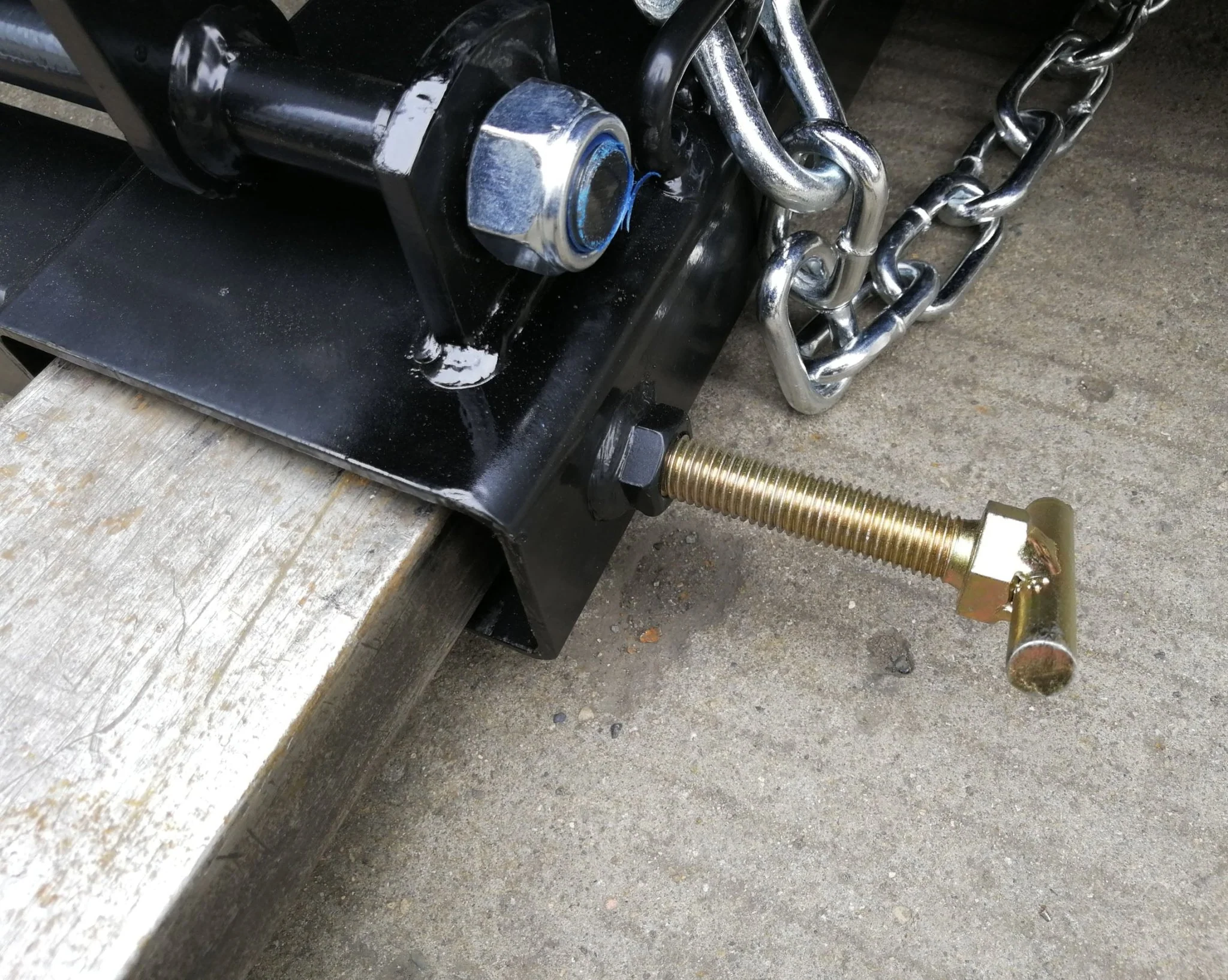 NEW FORKLIFT DUMPING BUCKET ATTACHMENT 32520412 - Image 3