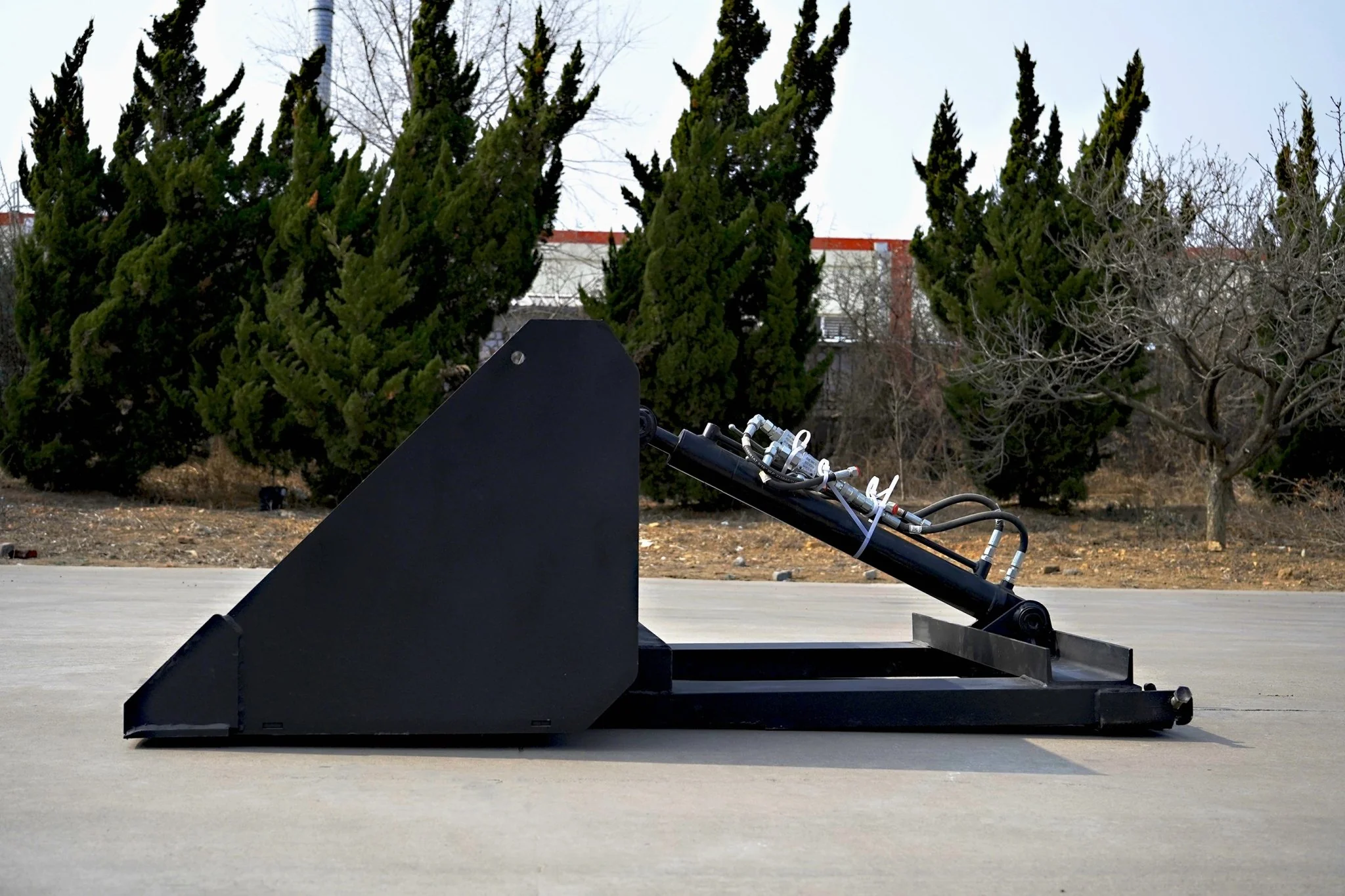 New Heavy-Duty Skid Steer Forklift Bucket Attachment - 0.7 Cu.Yd Hydraulic Attachment Snow & Demolition SU22841