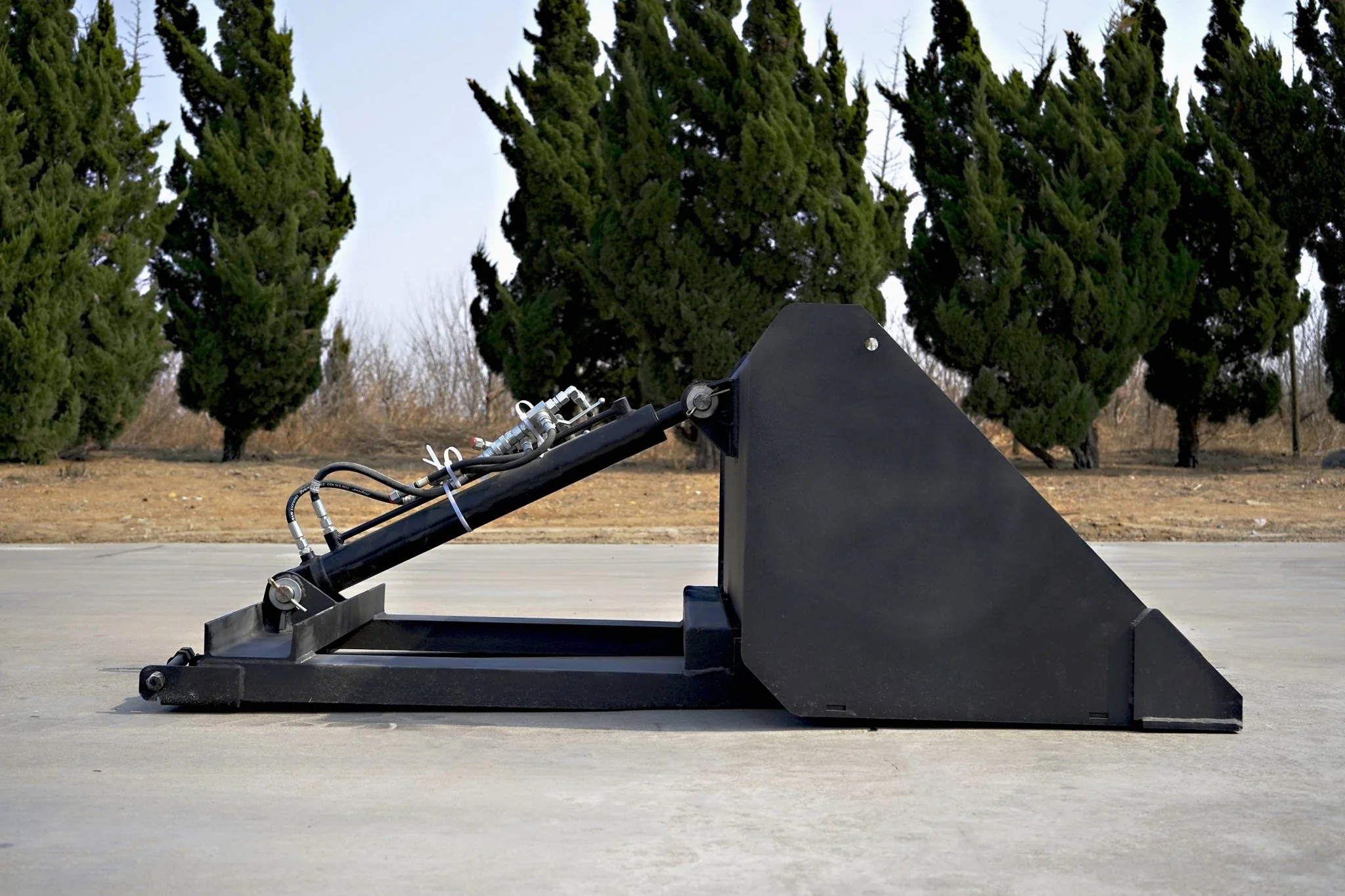 New Heavy-Duty Skid Steer Forklift Bucket Attachment - 0.7 Cu.Yd Hydraulic Attachment Snow & Demolition SU22841 - Image 2