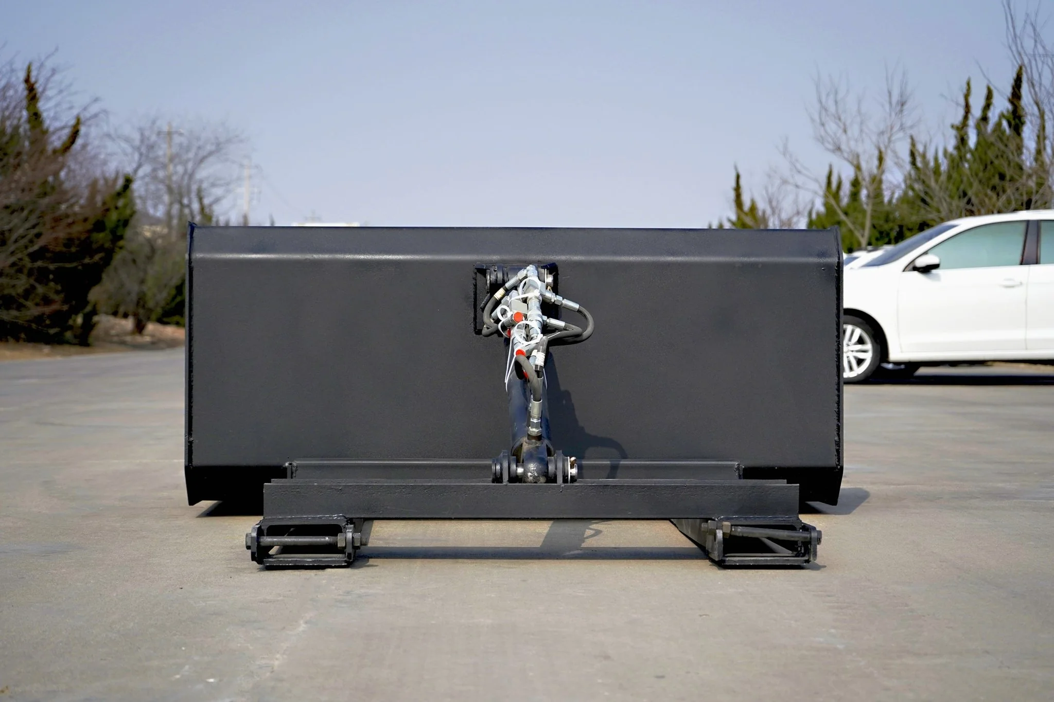 New Heavy-Duty Skid Steer Forklift Bucket Attachment - 0.7 Cu.Yd Hydraulic Attachment Snow & Demolition SU22841 - Image 7