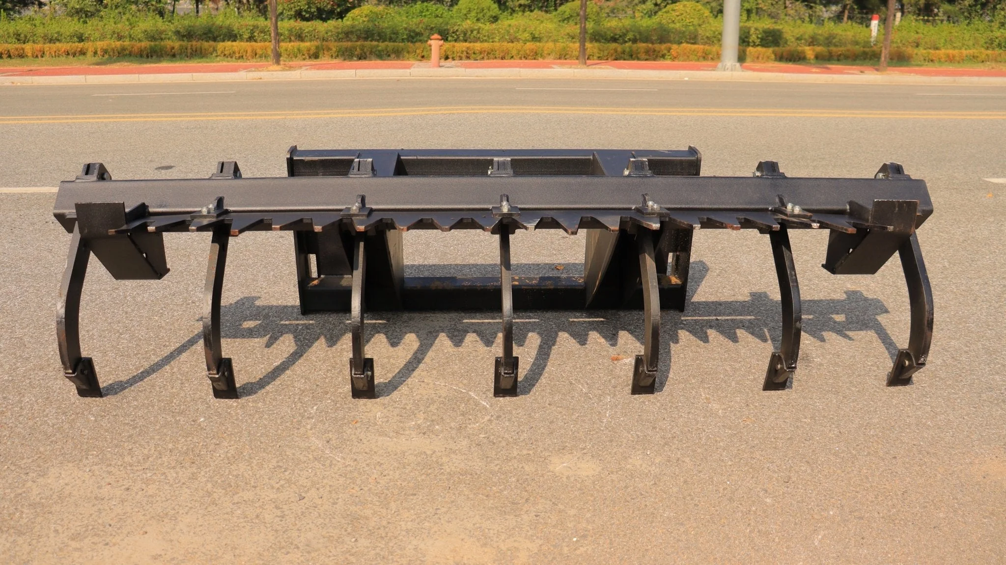 New Skid Steer Front-Mounted Ripper Attachment – 82 Working Width 7-Tooth Soil Loosener Model SU22506 (SU22503)