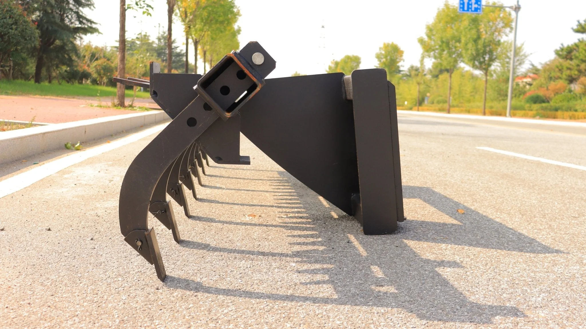 New Skid Steer Front-Mounted Ripper Attachment – 82 Working Width 7-Tooth Soil Loosener Model SU22506 (SU22503) - Image 2