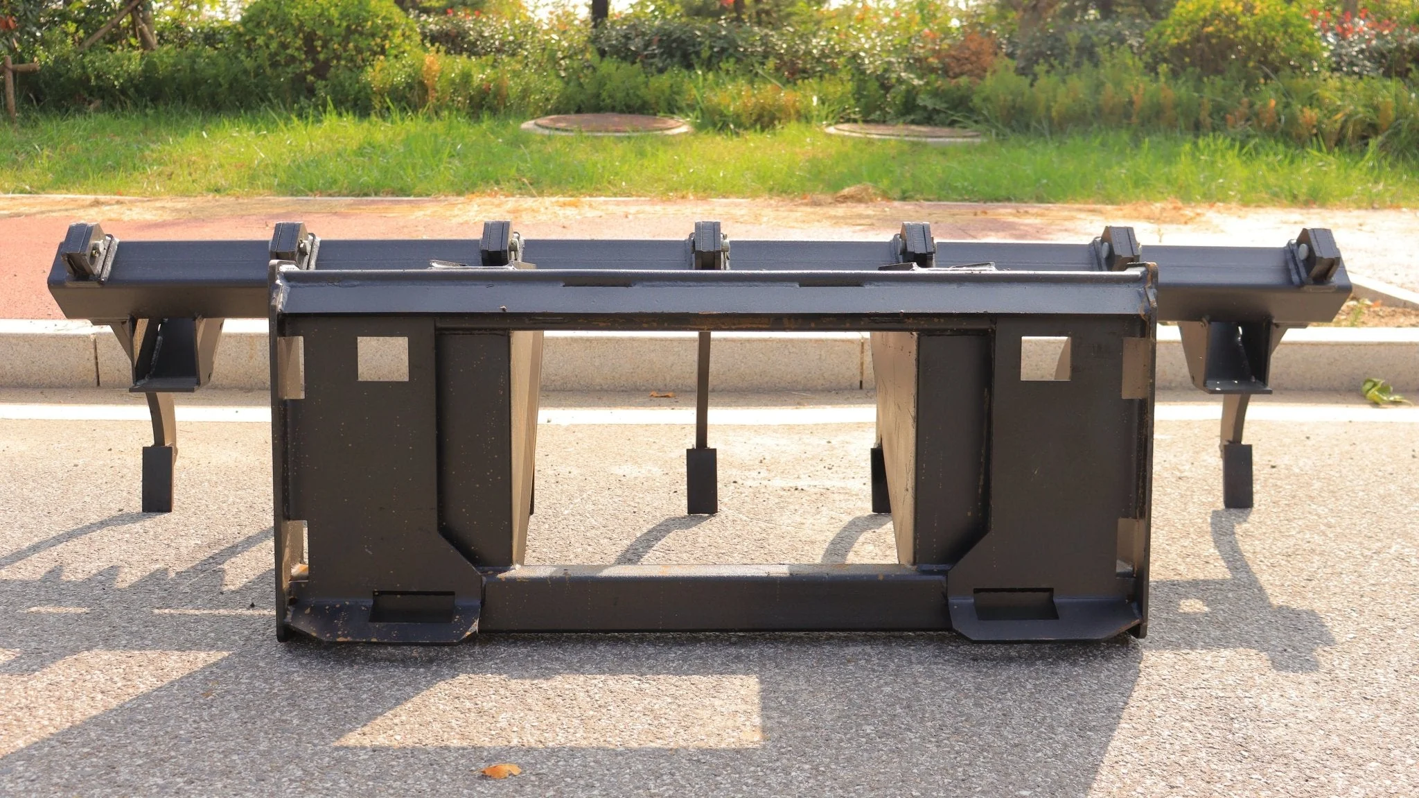 New Skid Steer Front-Mounted Ripper Attachment – 82 Working Width 7-Tooth Soil Loosener Model SU22506 (SU22503) - Image 5