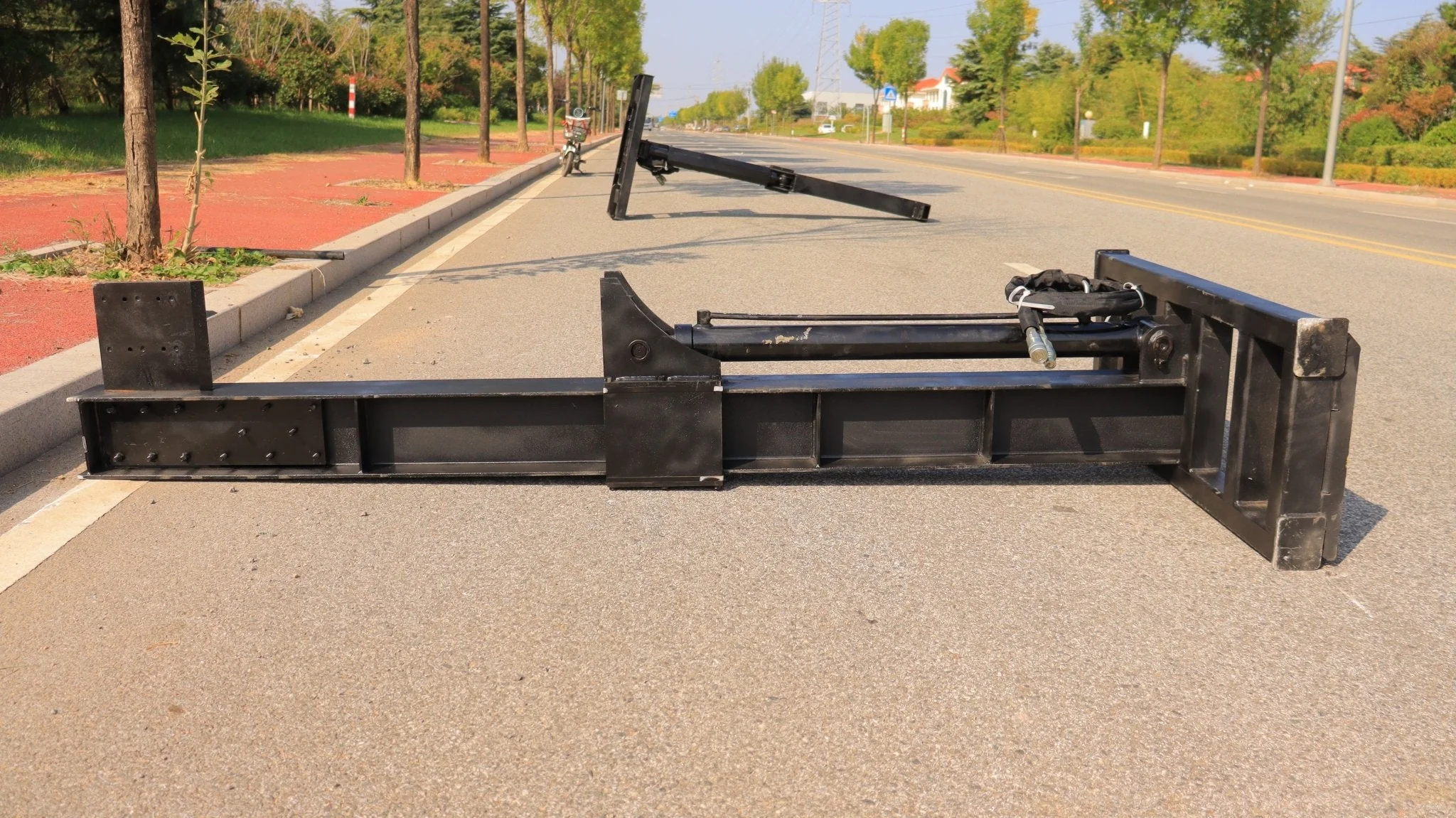 New Skid Steer Log Splitter Attachment – 35.4" Hydraulic Stroke Front Blade Design SU22500