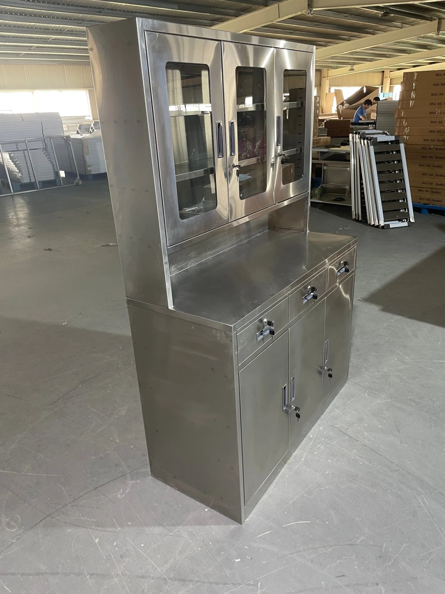 Stainless Steel Garage Storage Cabinet – Heavy-Duty Utility Tool Locker with Lock | Model 1218243 - Image 4