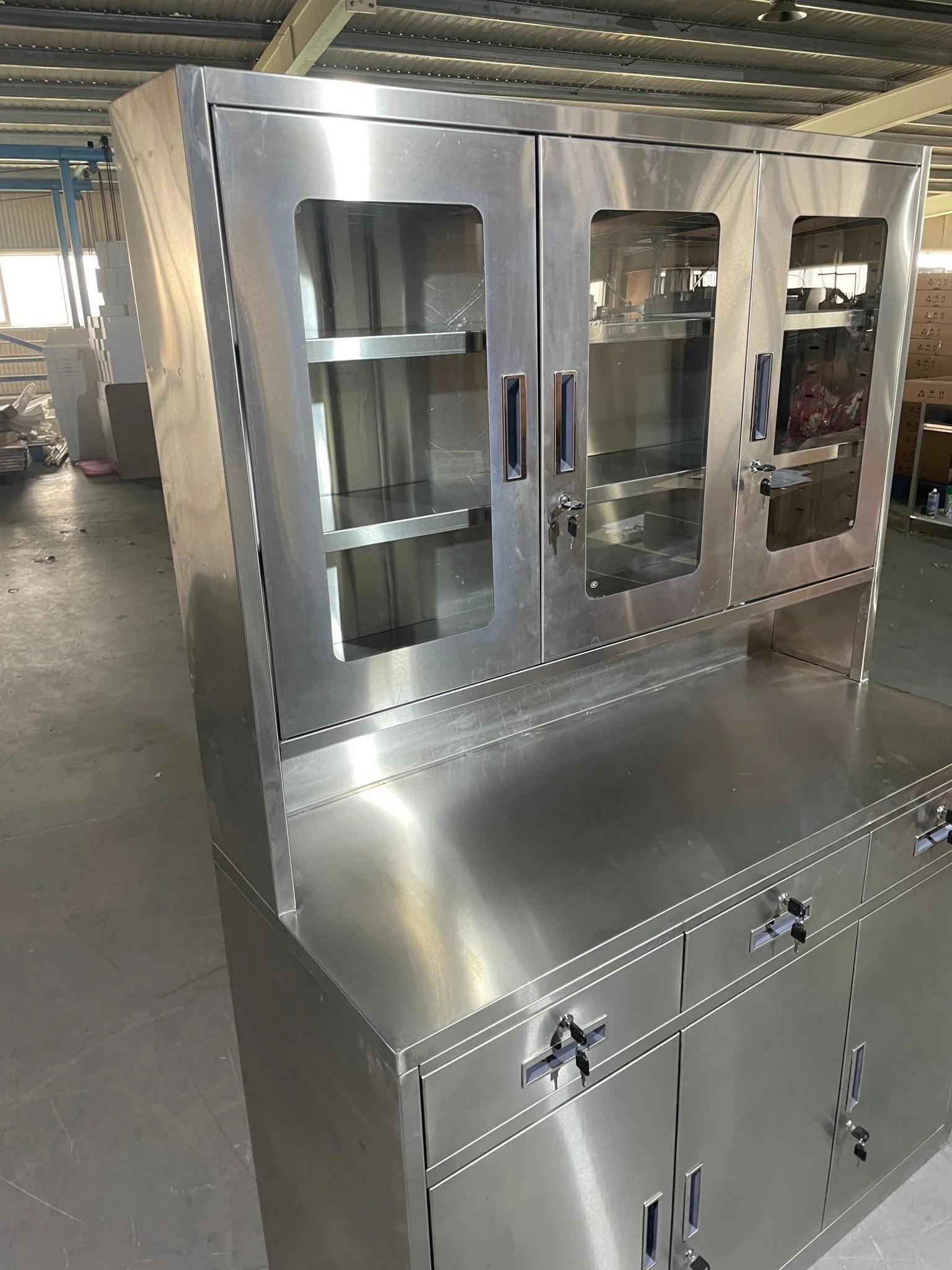 Stainless Steel Garage Storage Cabinet – Heavy-Duty Utility Tool Locker with Lock | Model 1218243 - Image 5