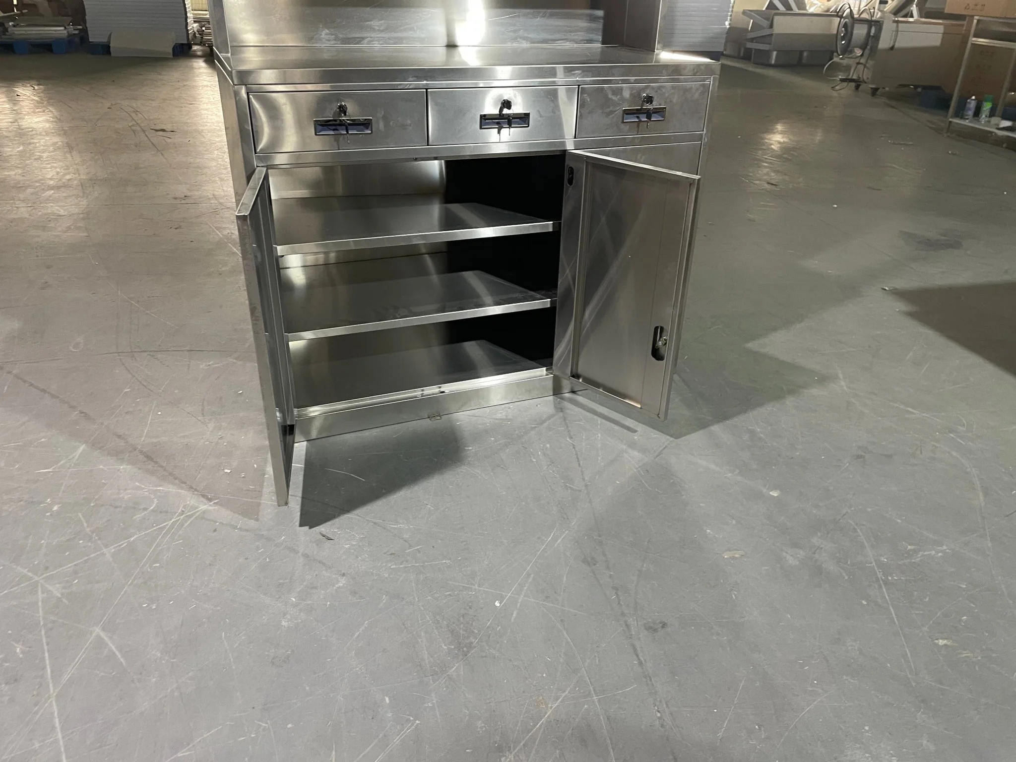Stainless Steel Garage Storage Cabinet – Heavy-Duty Utility Tool Locker with Lock | Model 1218243 - Image 7