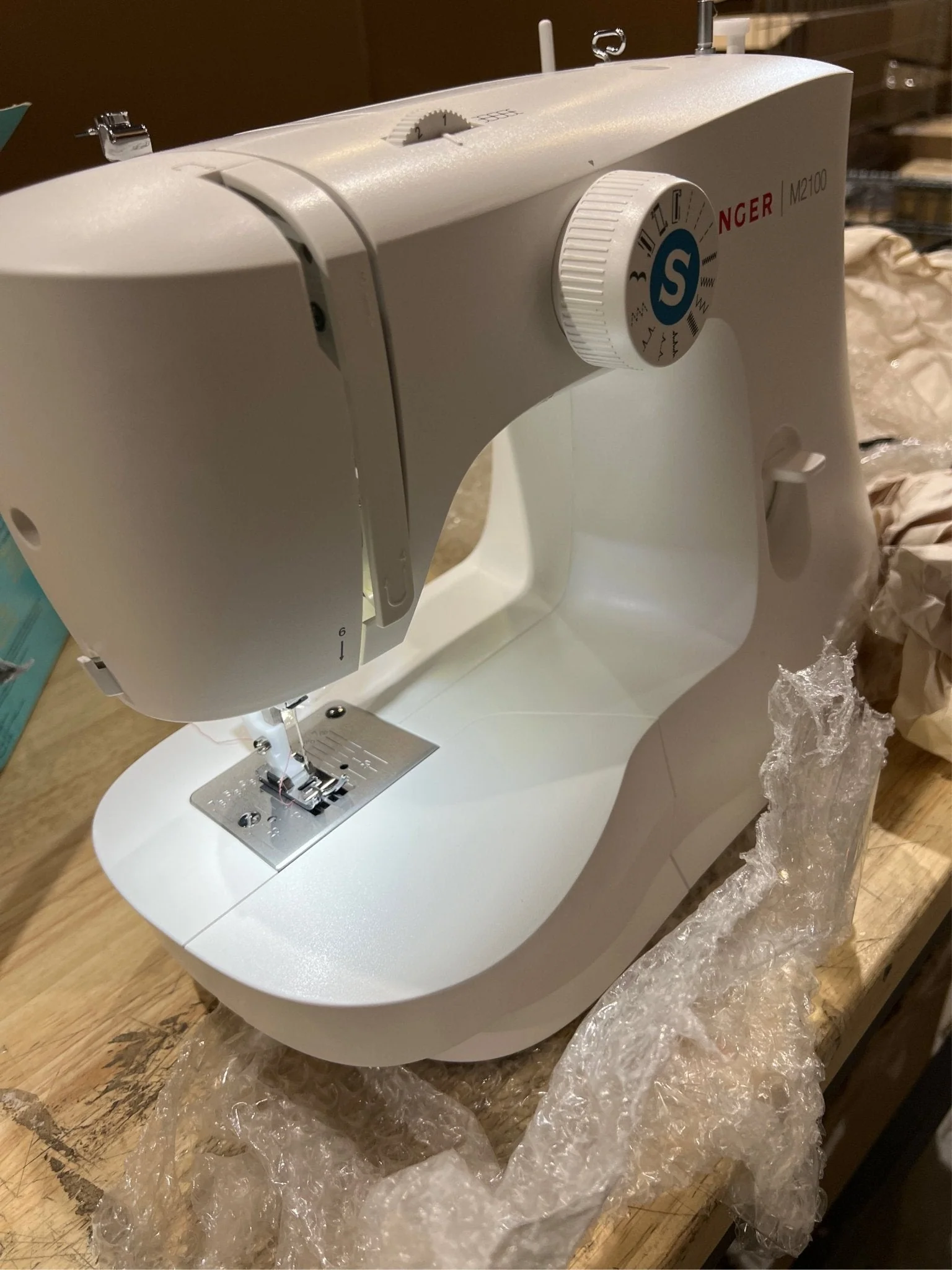 SINGER M2100 Lightweight & Compact Sewing Machine With 63 Stitch Applications, LED Light & Easy 4-step Buttonhole | Ideal for Mending and Sewing - Image 5