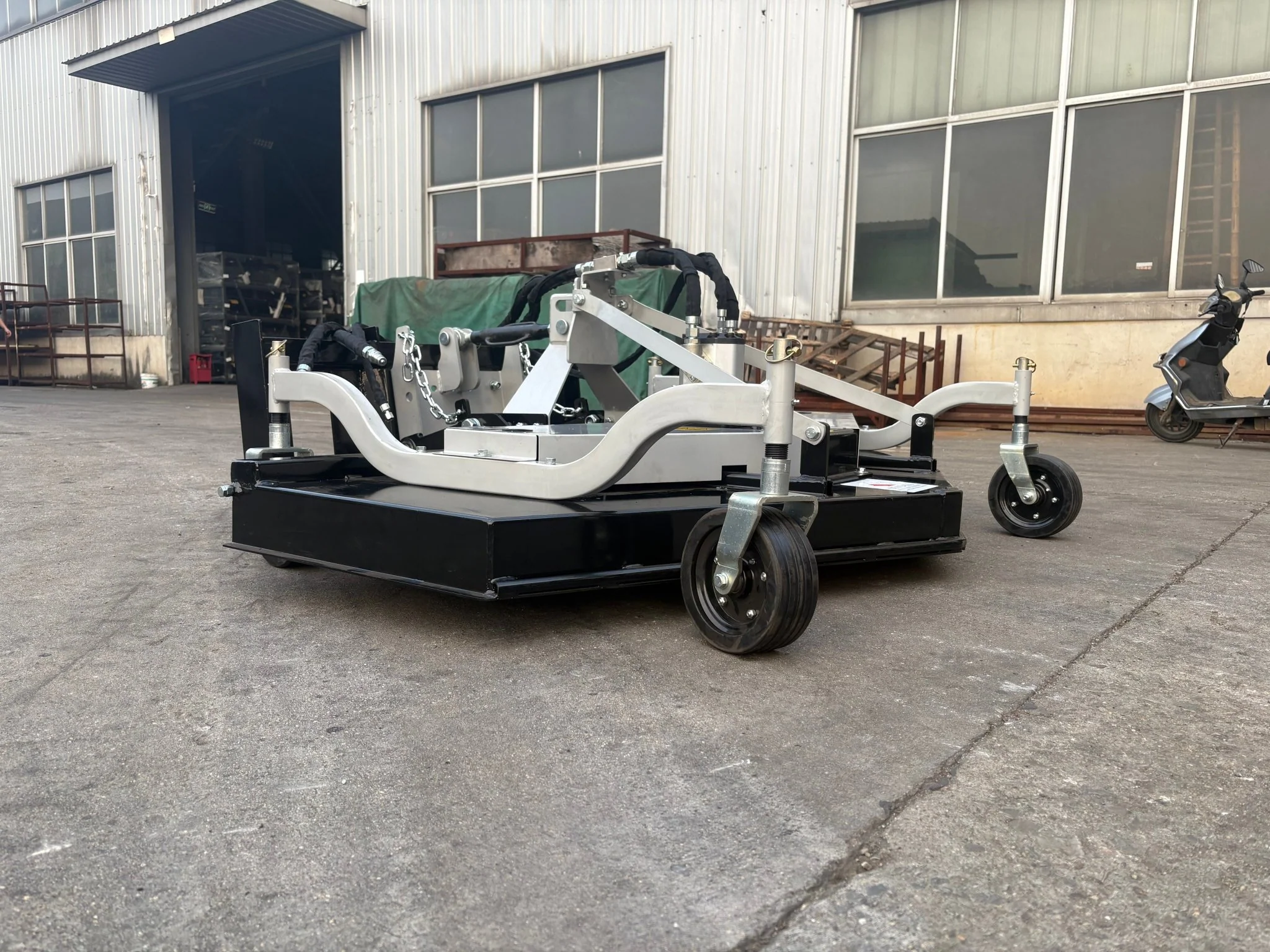 Skid Steer Finishing Mower 71 in Hydraulic Attachment – SSFN180 - Image 2