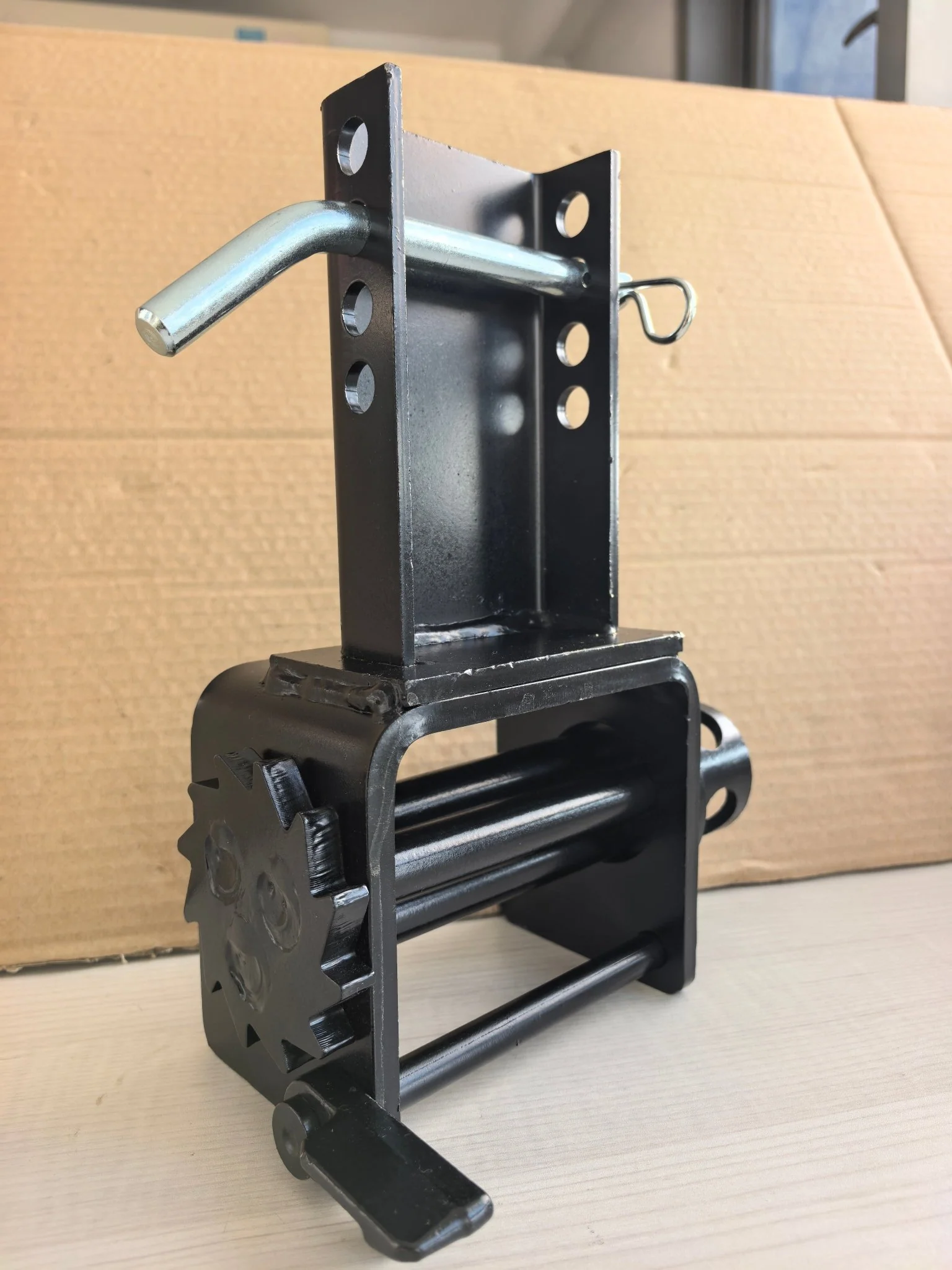 Flatbed Trailer Stake Pocket Winches – Heavy-Duty Steel, Adjustable Fit | SKU: 3103150 - Image 4