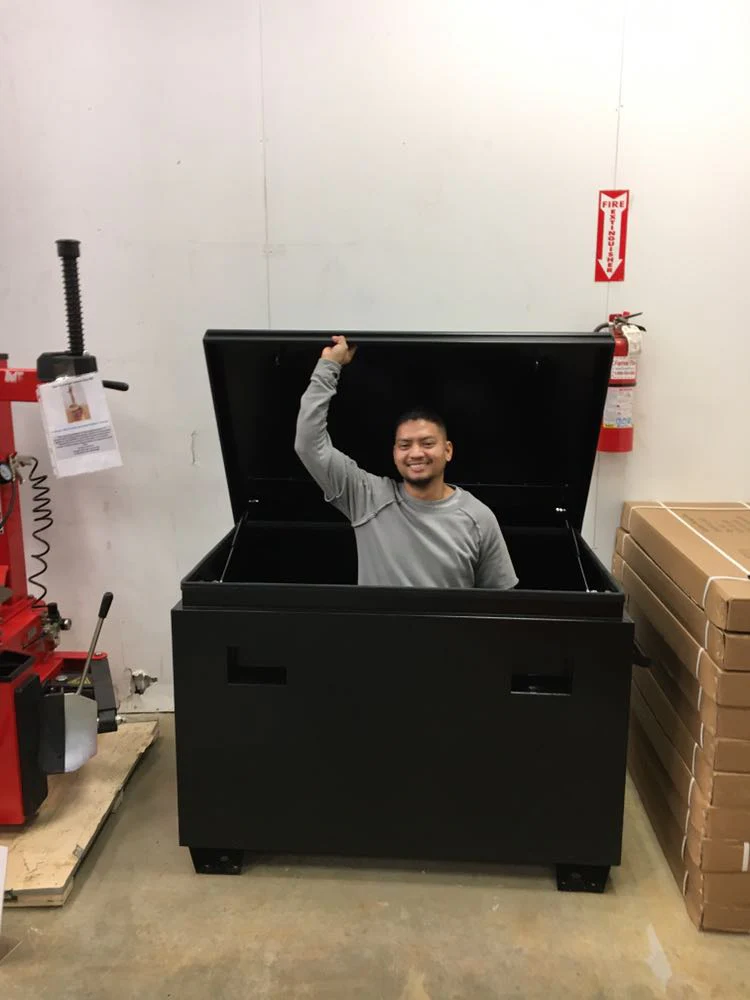 Steel Jobsite Tool Box – Heavy-Duty Locking Storage for Tough Work Environments - Image 2