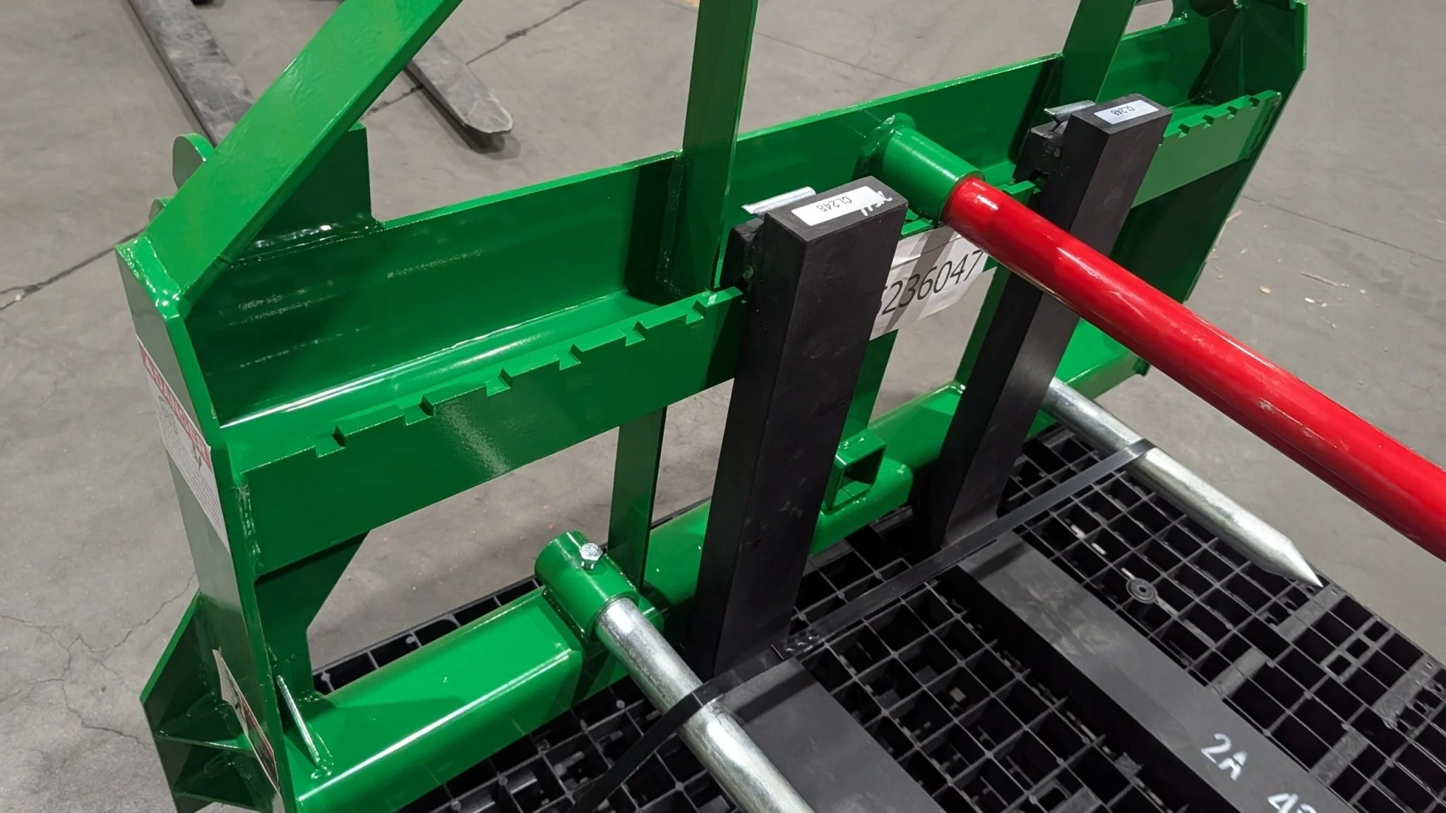 John Deere Euro Global Combo Attachment – Tractor Pallet Forks Hay Spear 2-in-1 Implement 5236047 - Image 5