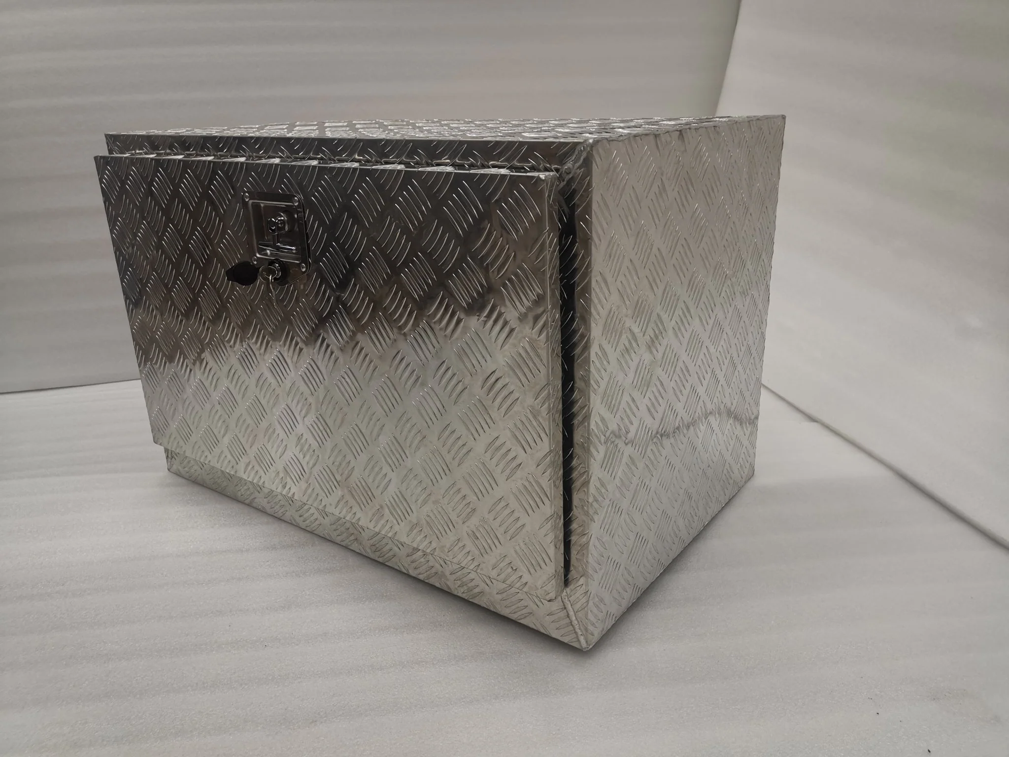 Underbody Aluminum Tool Boxes for Trailers & Trucks – 24, 36, 48 – Black & Silver Heavy-Duty Lockable Storage with Keys - Image 3
