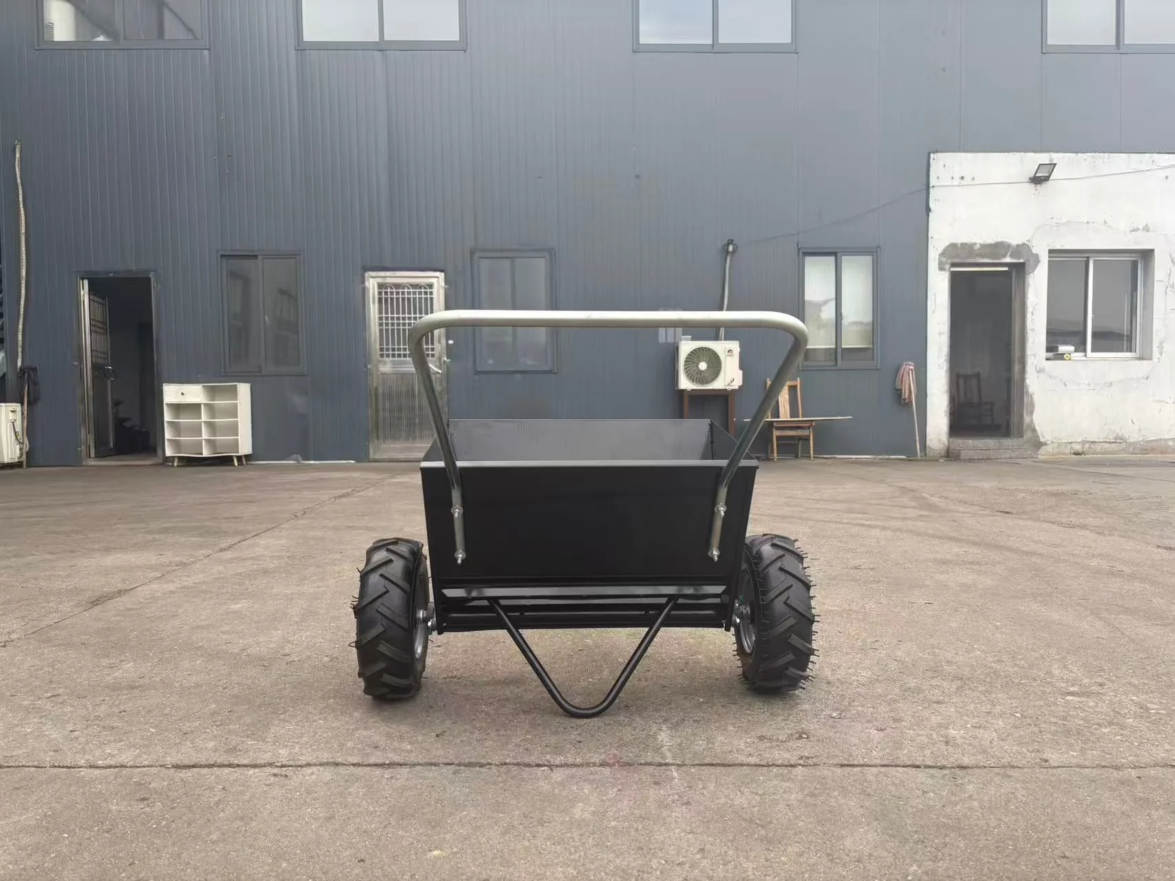 Walk-Behind Sand & Fertilizer Spreader Heavy Duty Hand Push – TSS71 - Image 3